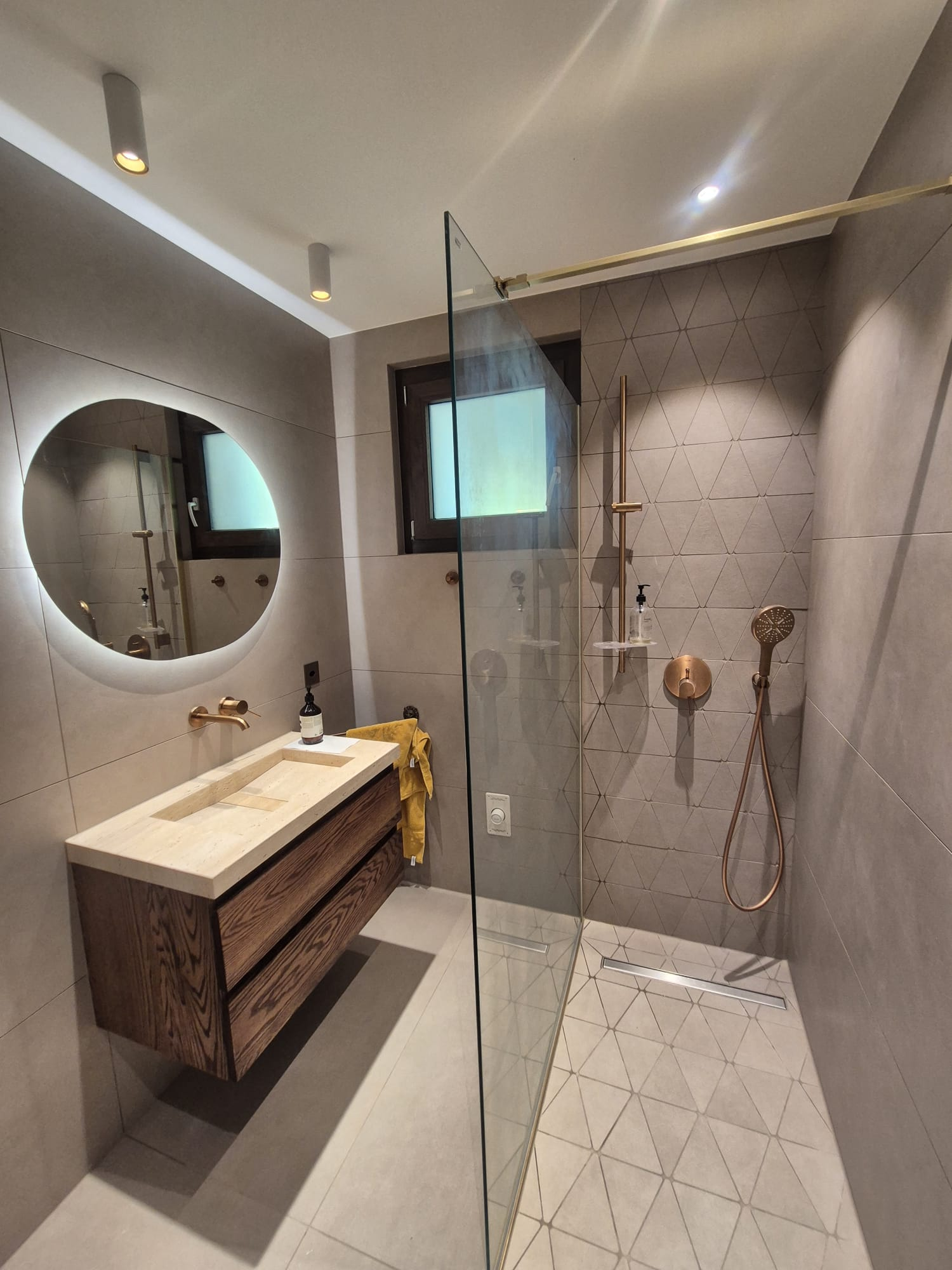 Salles de Bains & Douches — photo 1